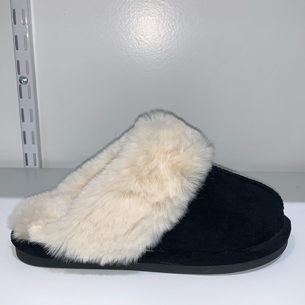 FUZZY BLACK FUR SLIPPERS
